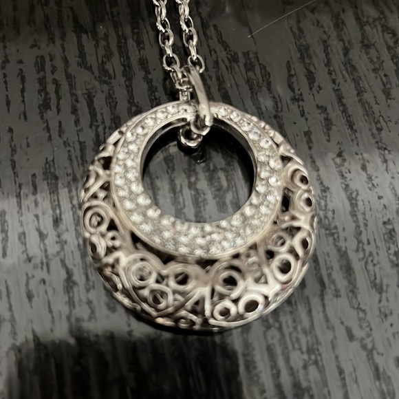 Neckpiece with chain, and pendant.  Costume jewelry. - Picture 2 of 3